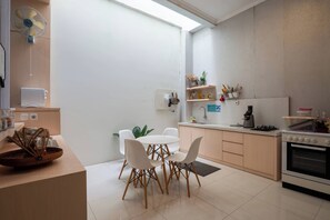 Private kitchen - OYO 3783 Rumah Teuku Umar (Surabaya)