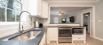 NEW! UPTOWN Cottages - 2bed/1bath - new furnishings!