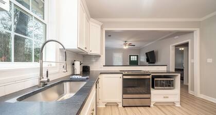 NEW! UPTOWN Cottages - 2bed/1bath - new furnishings!