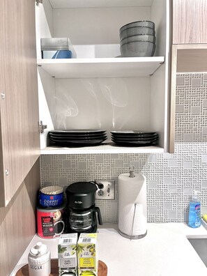 Chaise haute, table de salle à manger