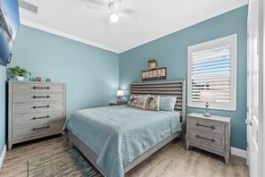 4 bedrooms, desk, iron/ironing board, free WiFi - Discover serenity at this luxurious 4-king-suite home in Indialantic, Florida, just steps across the street from a stunning private beach with powdery sands and turquoise waves. Unwind in the heated pool and spa, surrounded by tropical landscaping. (Melbourne)