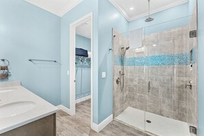 Douche, sèche-cheveux