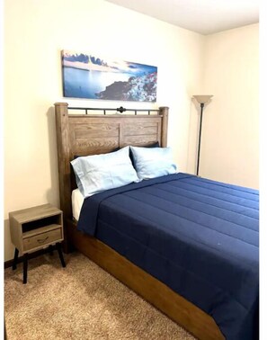 1 bedroom, WiFi, bed sheets - Charming Home away from Home | FREE parking (Atlanta)