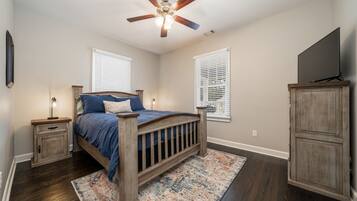 2 bedrooms, iron/ironing board, free WiFi, bed sheets