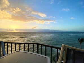 Property grounds - Renovated 03/23! Direct Oceanfront Condo with 2 Master Suites! (Lahaina)