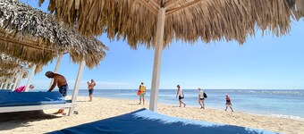 Luxury Villa with Heated Private Pool near the Beach-Bars-Restaurants