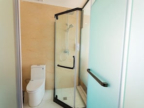 A glass-enclosed shower stall with a toilet to the left. - Shell Zhengzhou Zhongyuan Fota Hotel (Zhengzhou)