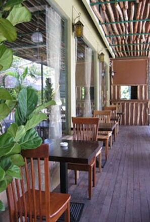 Outdoor dining - 900 Inn Bintulu (Bintulu)