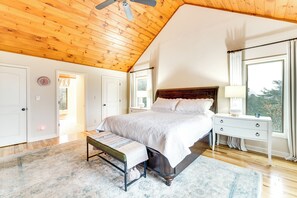 4 bedrooms, iron/ironing board, WiFi, bed sheets - Nebo Home w/ Hot Tub: Wheelchair Accessible (Nebo)