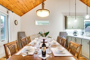 Dining - Nebo Home w/ Hot Tub: Wheelchair Accessible (Nebo)