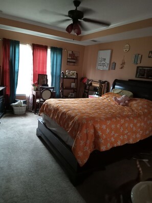 4 bedrooms, bed sheets