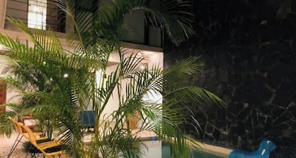 Casa Diego /Casa minimalista y piscina interior