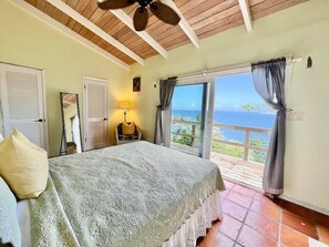 3 bedrooms, iron/ironing board, Internet, bed sheets - Tropical Shores a Waterfront Villa (Northside)