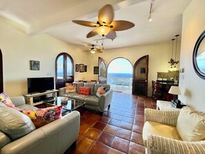 TV - Tropical Shores a Waterfront Villa (Northside)