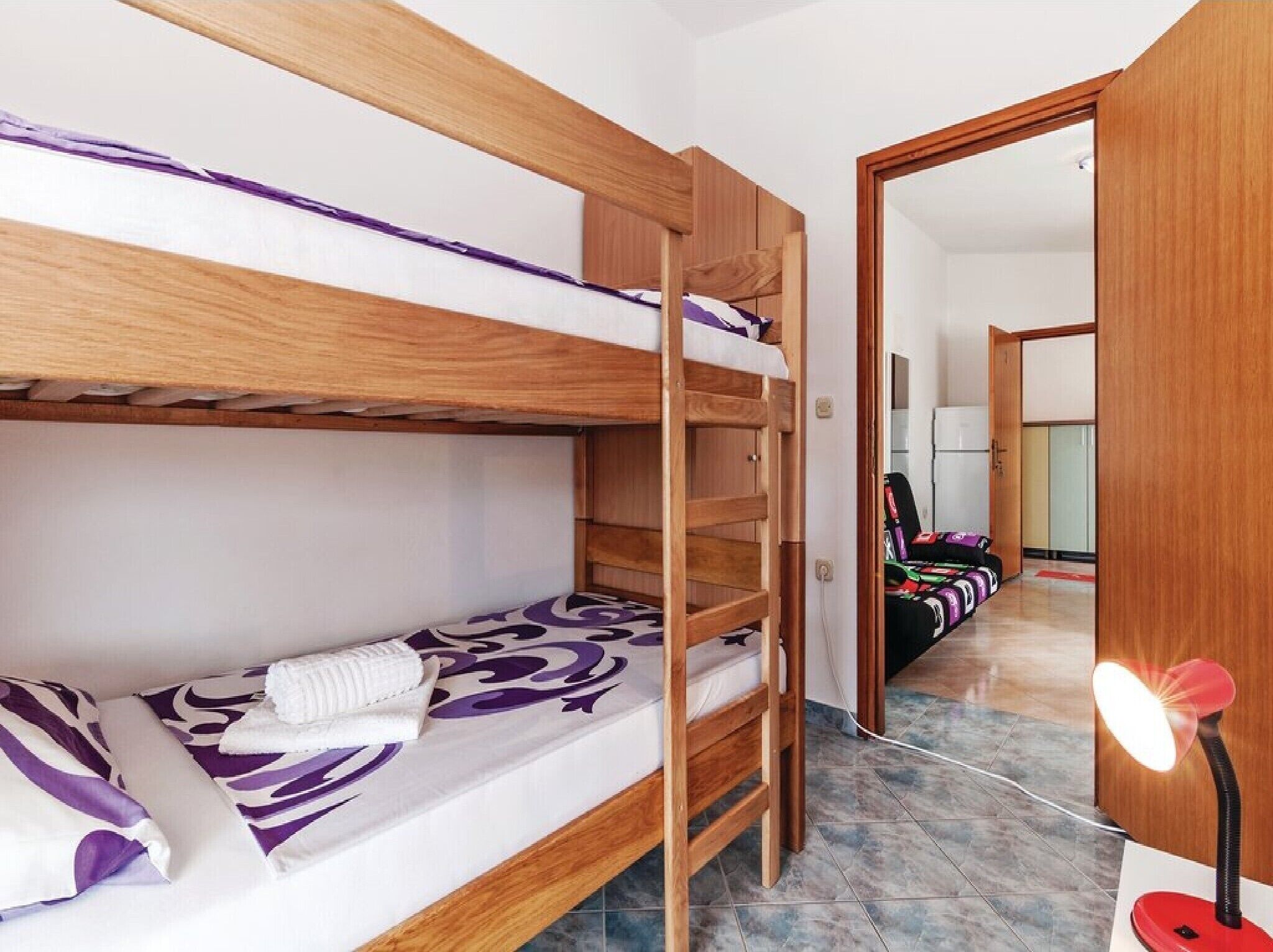 2 dormitorios, tabla de planchar con plancha, wifi y ropa de cama
