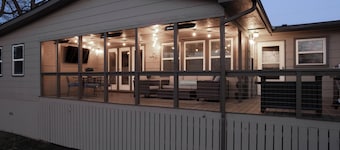Lakefront Family Getaway • Dock • Fire Pit • Game Room • Dogs Welcome