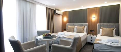 Triple Room | Hochwertige Bettwaren, Minibar, Schreibtisch