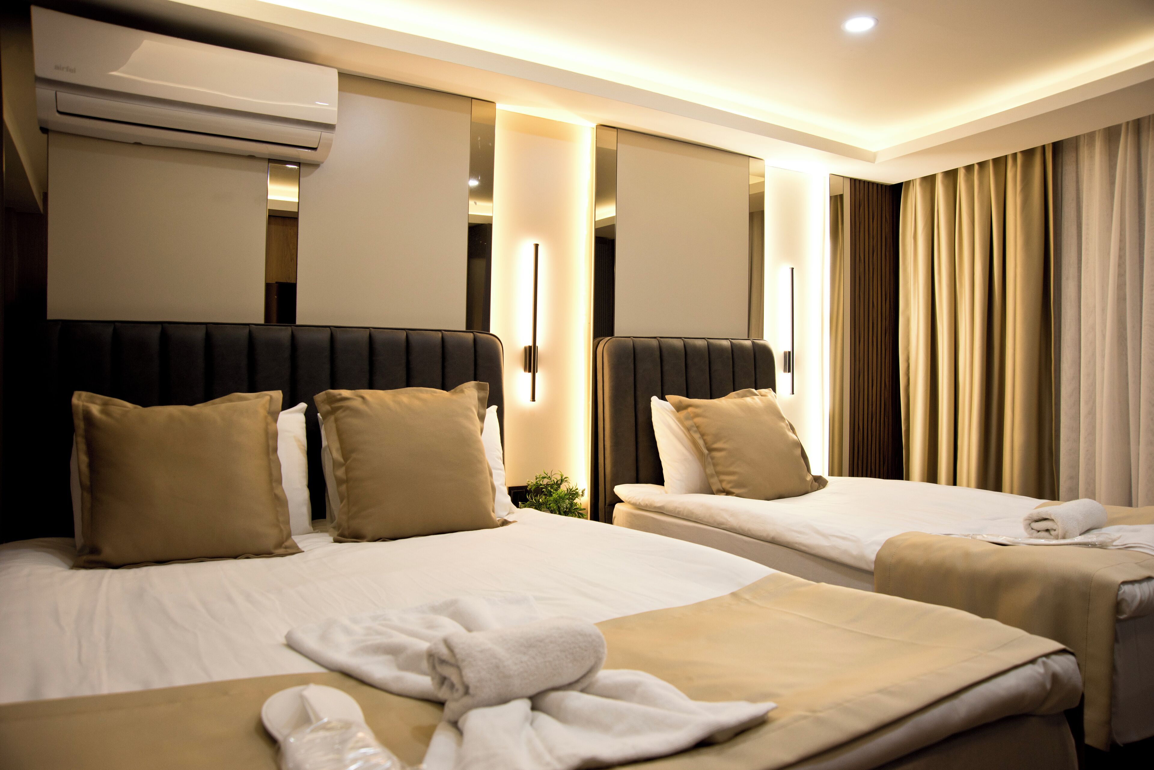 Triple Room | Premium bedding, minibar, desk, laptop workspace