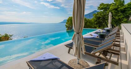 Beautiful Seafront Split Villa | 9 Bedrooms | BellaMar Vista Retreat | Large.