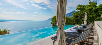 Beautiful Seafront Split Villa | 9 Bedrooms | BellaMar Vista Retreat | Large.