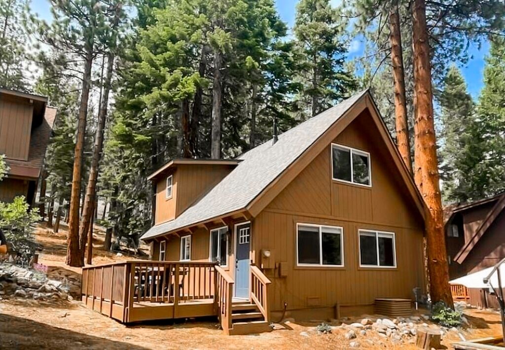 TaHOME Retreat w/ Firepit, 5 min to Beach & Golf, Kid & Pet Friendly