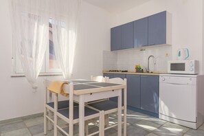 Micro-ondes, plaque de cuisson, lave-vaisselle