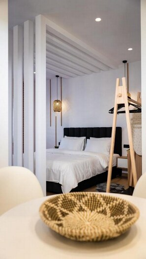 Junior Suite | Living area | 50-inch Smart TV with digital channels, TV, Netflix - Centro Urban Suites (Kalabaka)