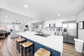 冰箱、微波炉、烤箱、炉灶