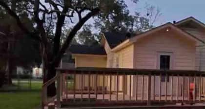 Lovely Little Yellow Cottage!!!!!!