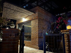 Laptop workspace, free WiFi, bed sheets