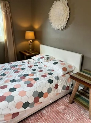 3 bedrooms, desk, travel cot, WiFi