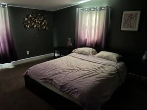 3 quartos, escrivaninha, Wi-Fi, roupa de cama