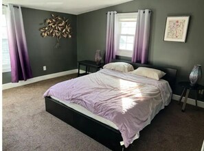 3 bedrooms, desk, WiFi, bed sheets - IU Medical Campus Convenience (Indianapolis)
