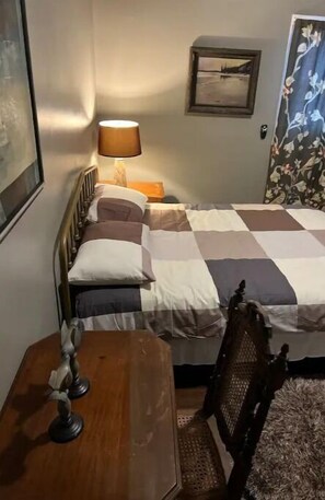 3 bedrooms, desk, iron/ironing board, free WiFi