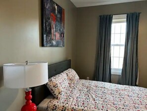 3 bedrooms, desk, iron/ironing board, free WiFi