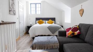 1 bedroom, bed sheets