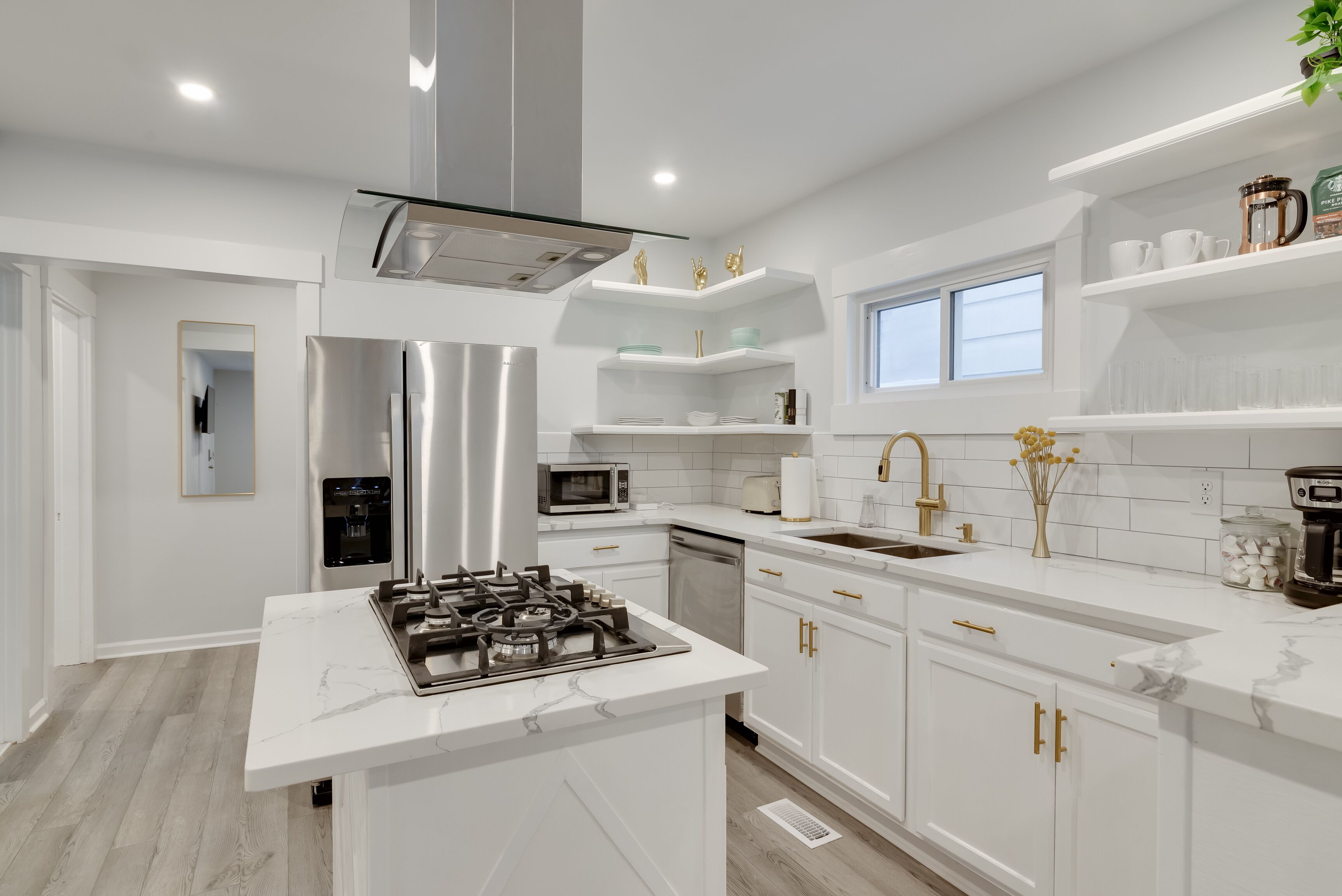 Two Bed with 2 Full Bathrooms, City location the feels like a neighborhood