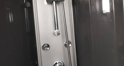 Studio indépendant dans un maison , au calme bien desservi;