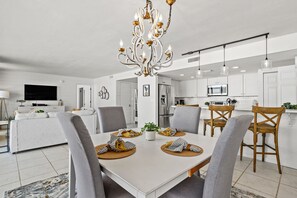 Dining - Low Floor Condo directly on the beach, with Floor to Ceiling Windows (Panama City)