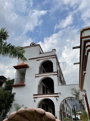 Fachada de la propiedad