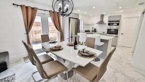 Dining - Lakefront Home w/ Jacuzzi - 10 Mins to Airport and Restaurants! (Fort Lauderdale)