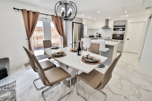 Dining - Lakefront Home w/ Jacuzzi - 10 Mins to Airport and Restaurants! (Fort Lauderdale)