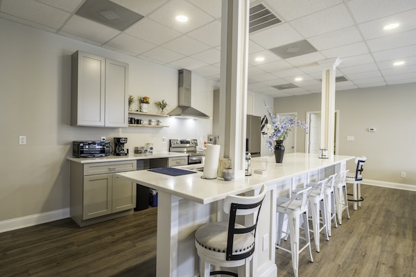 Frigorífic, microones, forn i placa de cuina