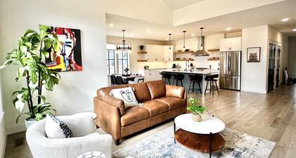 New Luxury House, walk to Asheville’s best restaurants, pubs breweries and shops