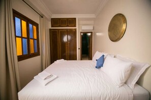 4 bedrooms, WiFi, bed sheets