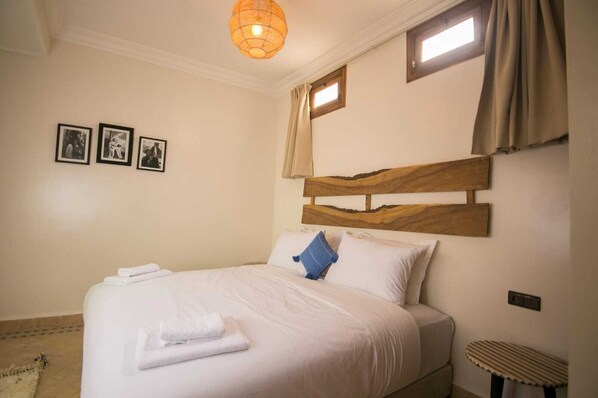 4 bedrooms, WiFi, bed sheets