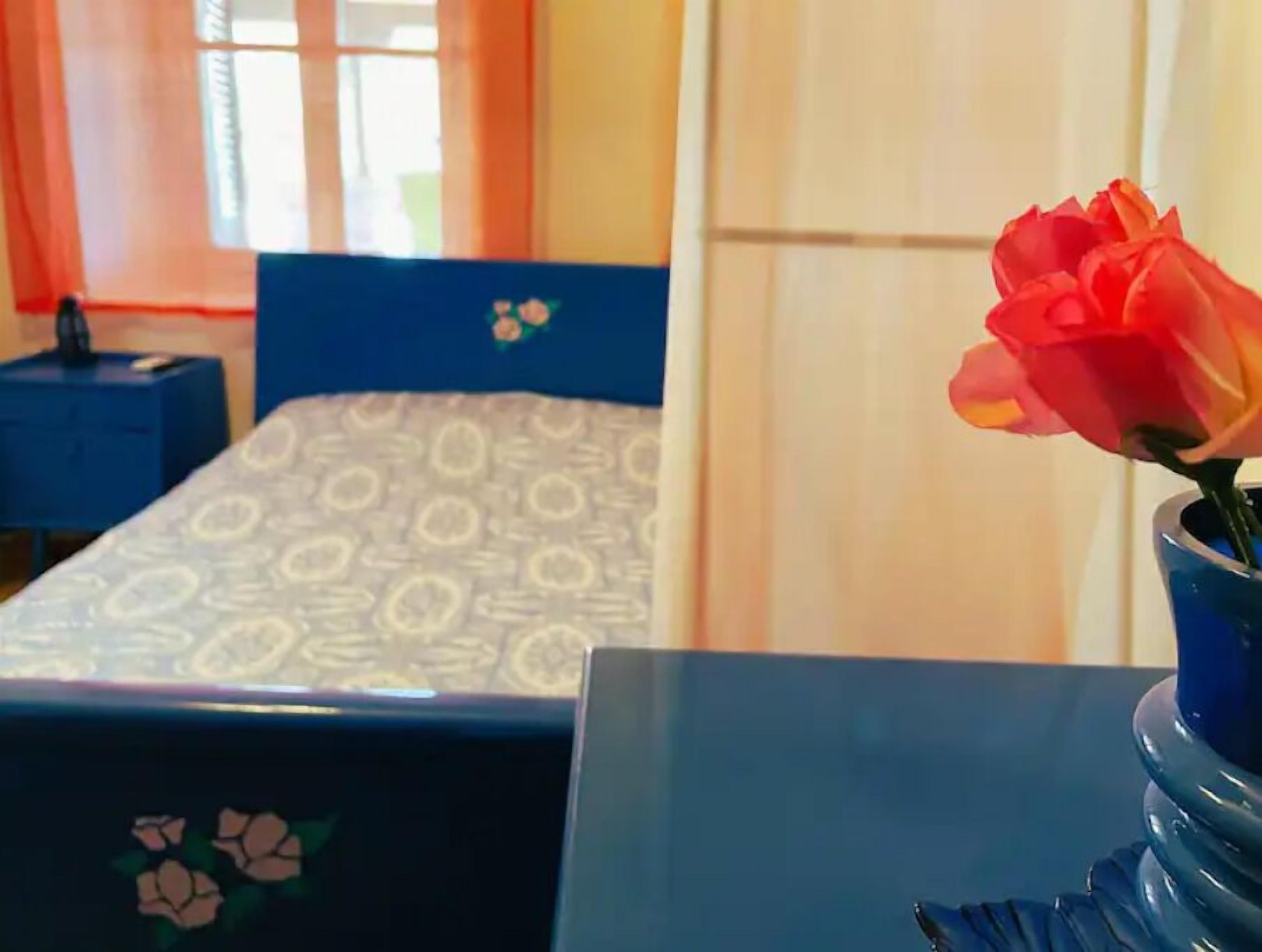 2 slaapkamers, een bureau, een strijkplank/strijkijzer, gratis wifi