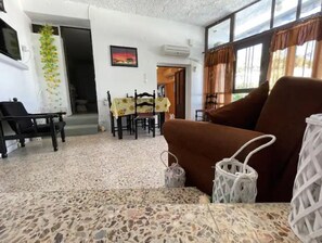 Interior - Nionas Cheerful House (Piso Meria)