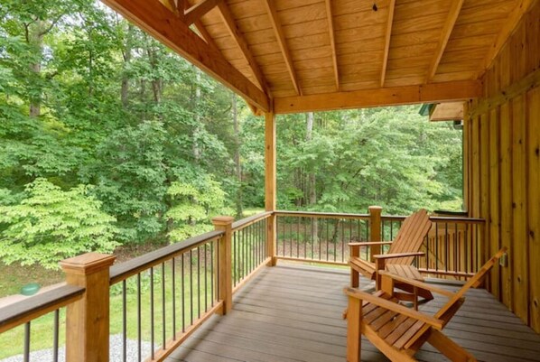 Property grounds - Newly-Renovated Loft w/ relaxing, private porch! (Weaverville)