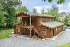 Exterior - Newly-Renovated Loft w/ relaxing, private porch! (Weaverville)